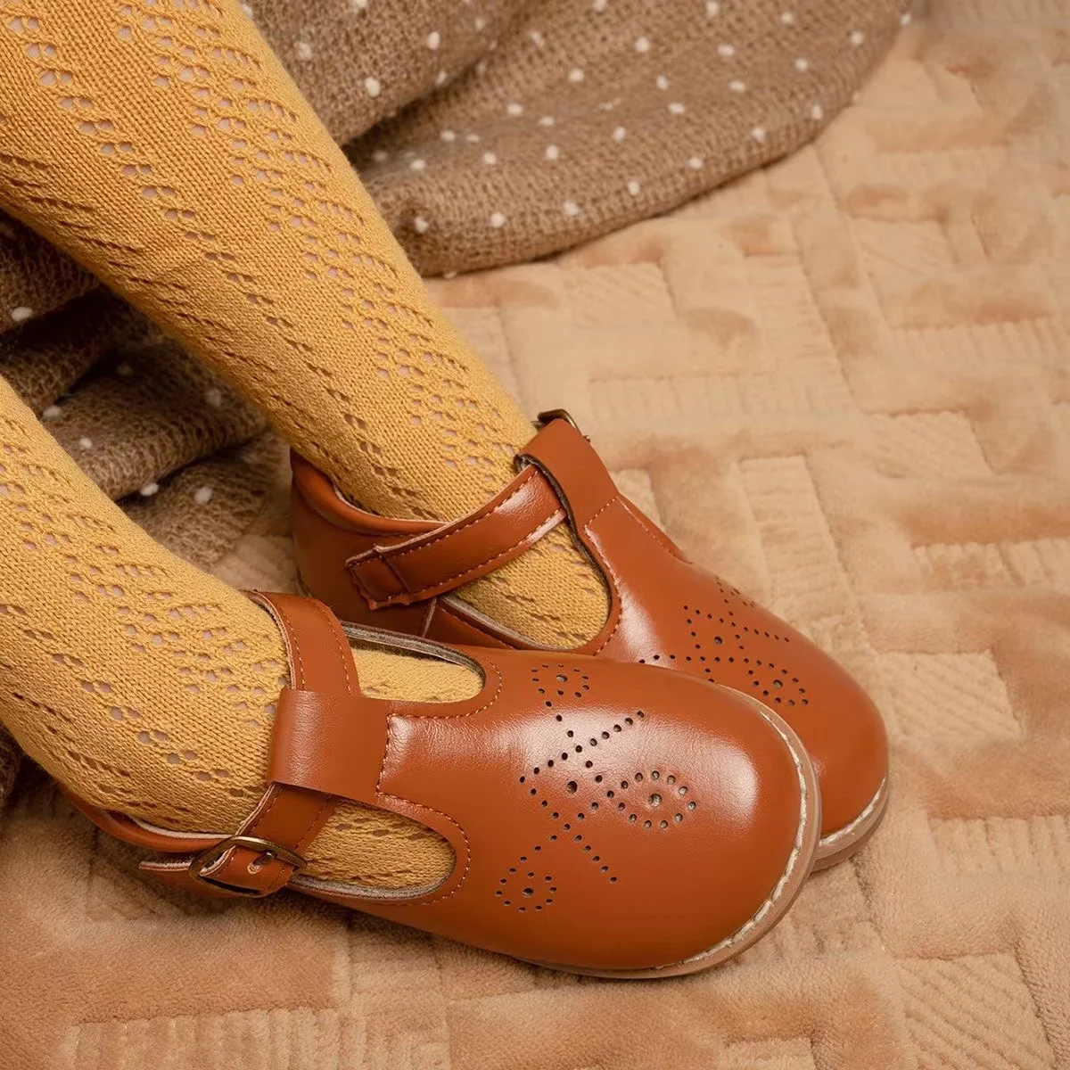 Factory Price T Strap Girl Dress Shoes Leather Soft Rubber Sole Flat Mary Jane School Party Shoes For Girls