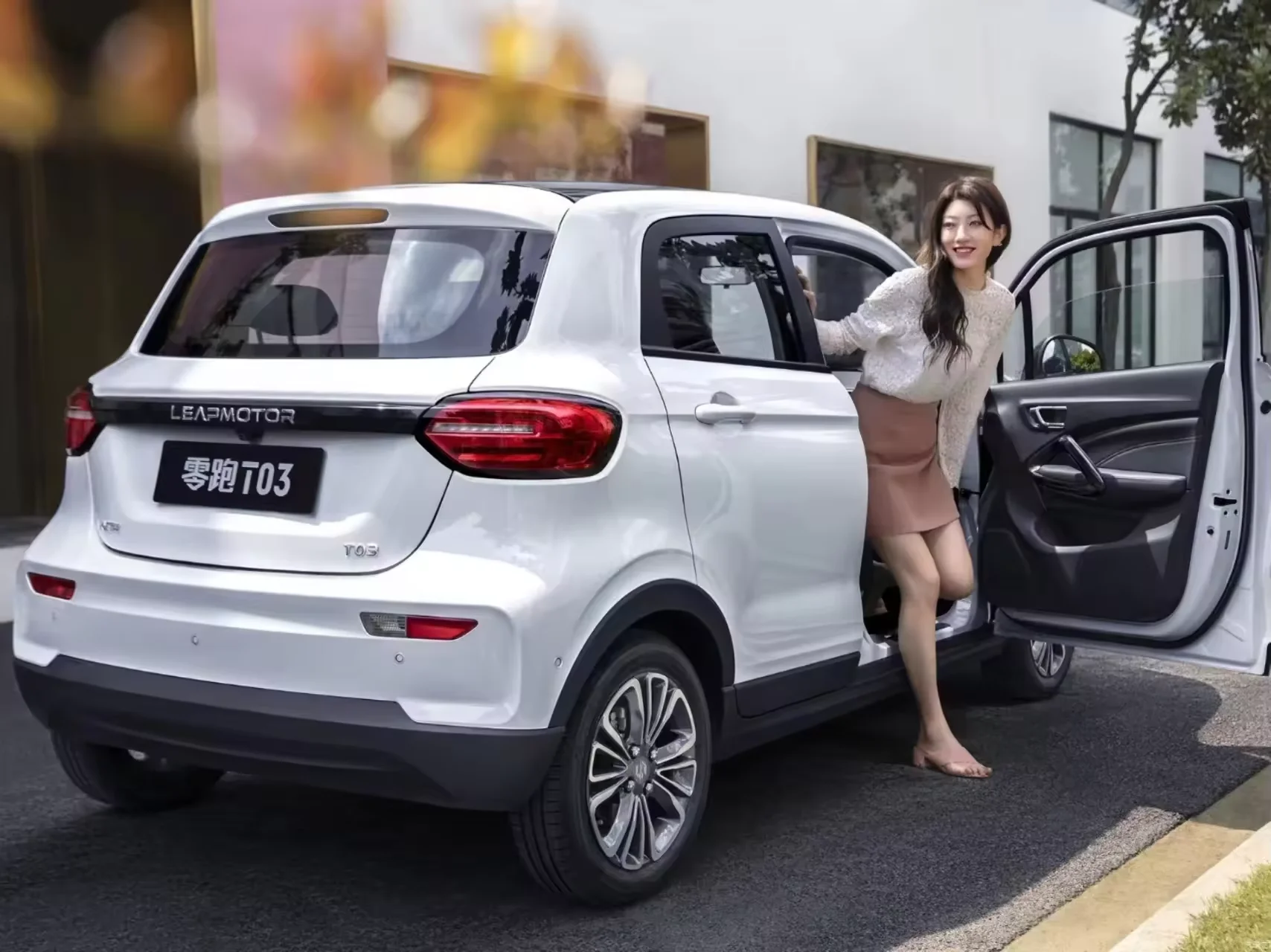 Leapmotor T03 Small Car 200 Lite Edition 5-door 4-seater long range Easy Parking new energy Mini pure Electric sedan car
