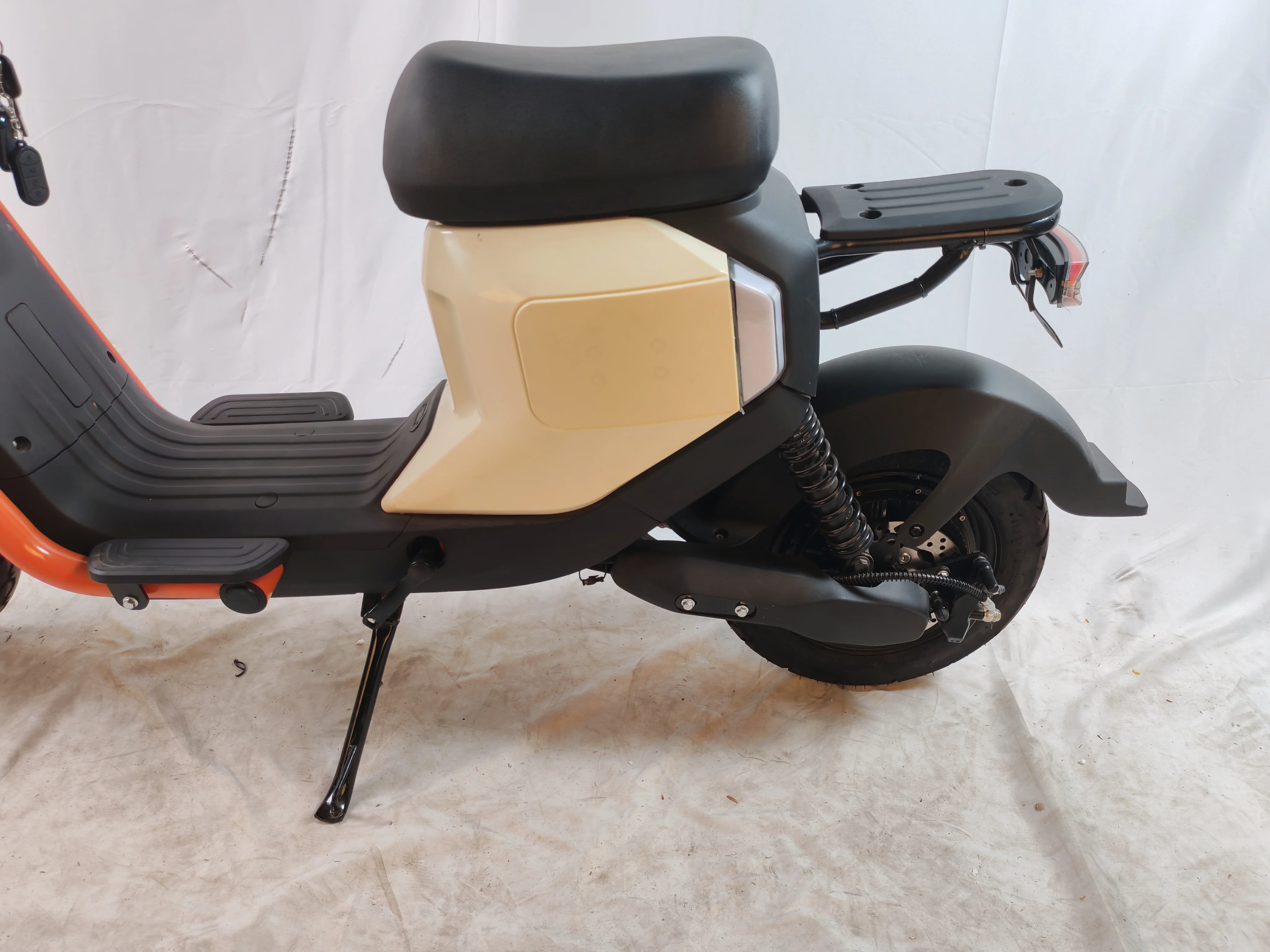 Factory Direct Sale 2024 Hot 60V (72V) 1500W 16 Inch Tire Front and Rear Hydraulic Brake Electric Motorcycle