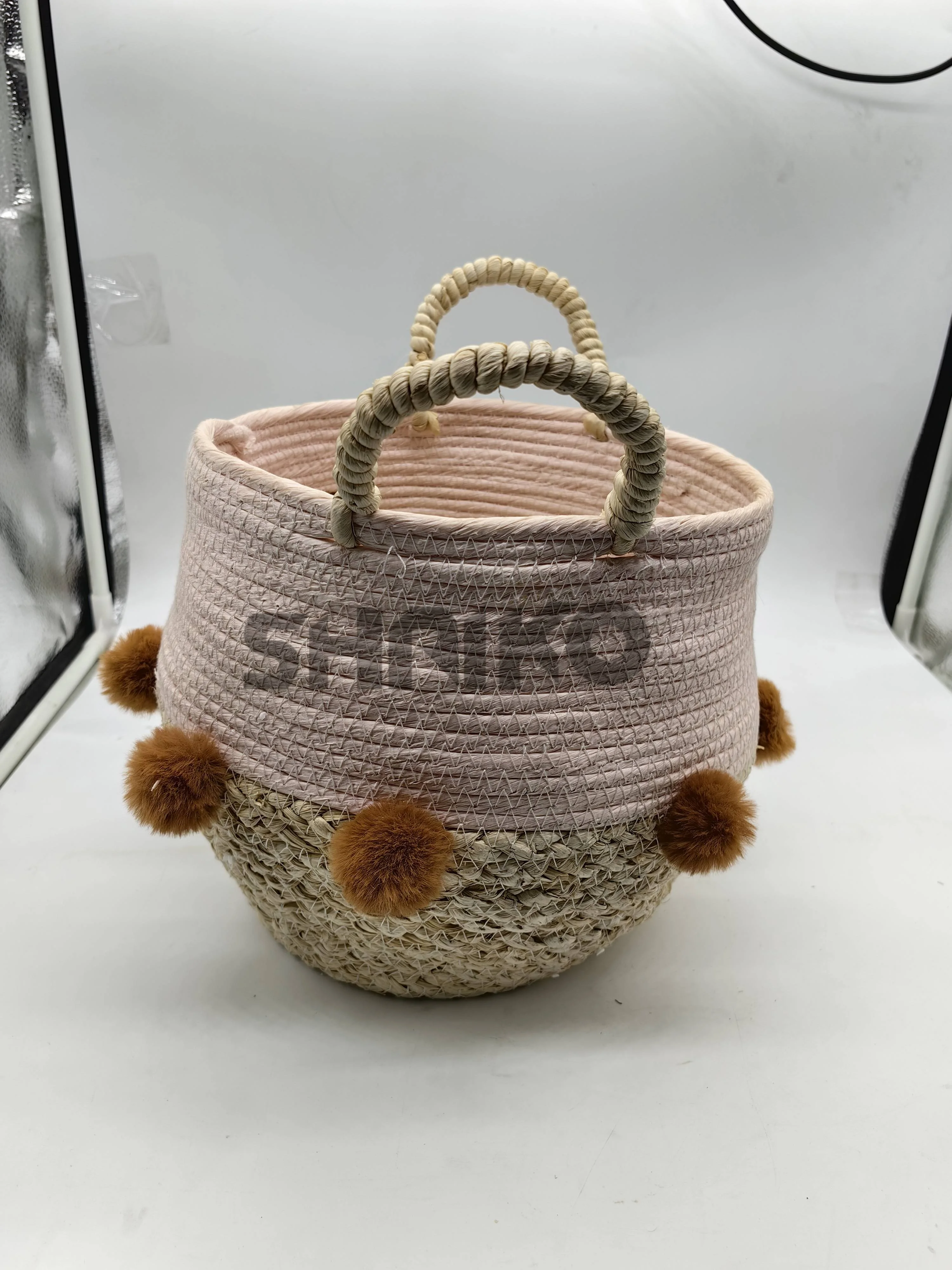 Corn husk woven storage basket for home use, beautiful and multifunctional storage basket with handle