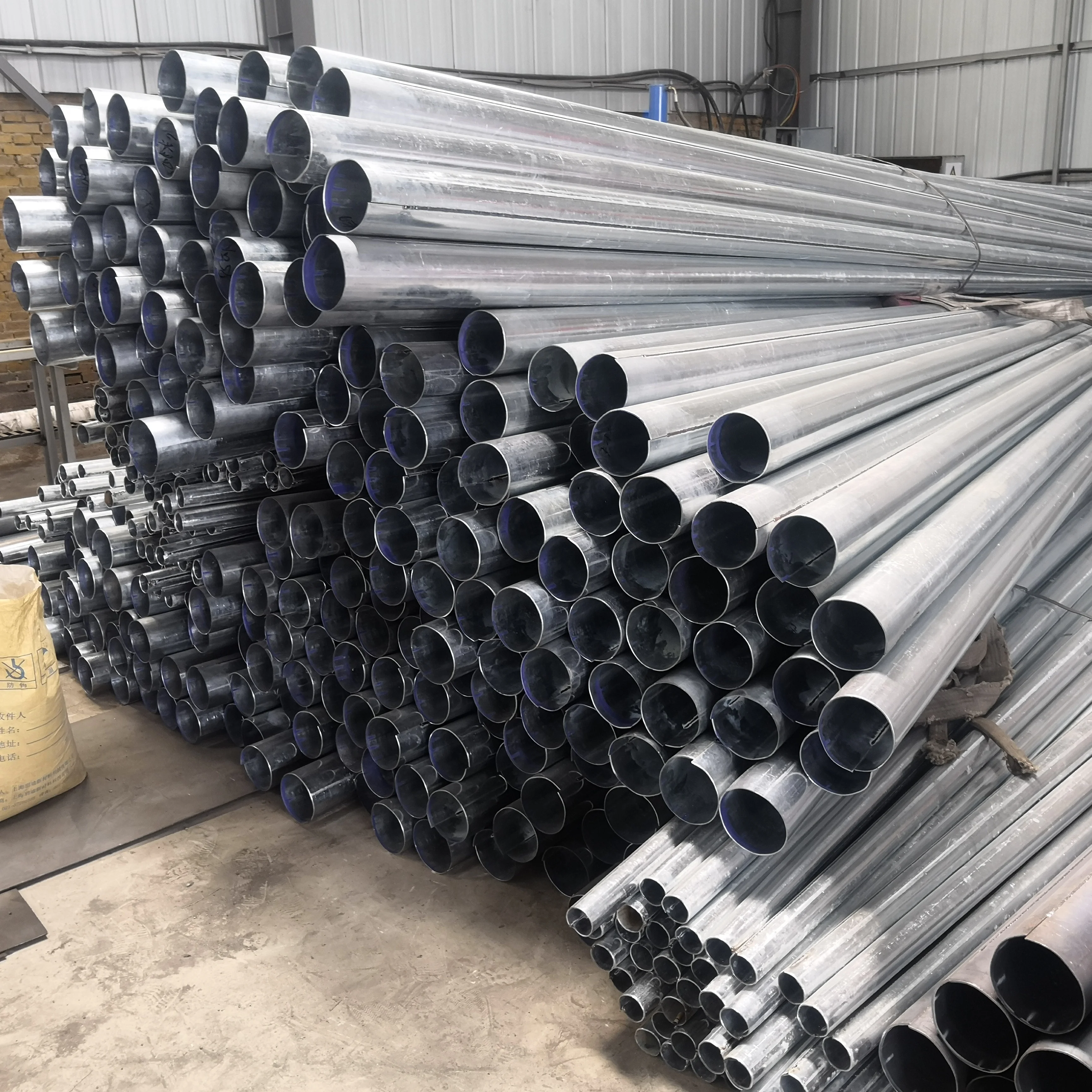 Good quality galvanized led solar outdoor light pole for stadium