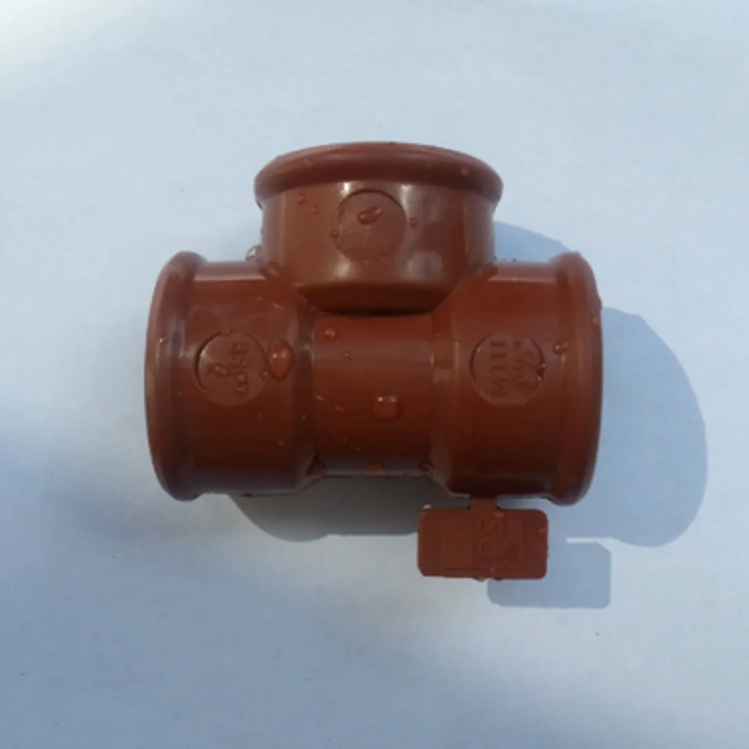 Factory customized processing IRS IPS full plastic thread PPH pipe fittings, tee