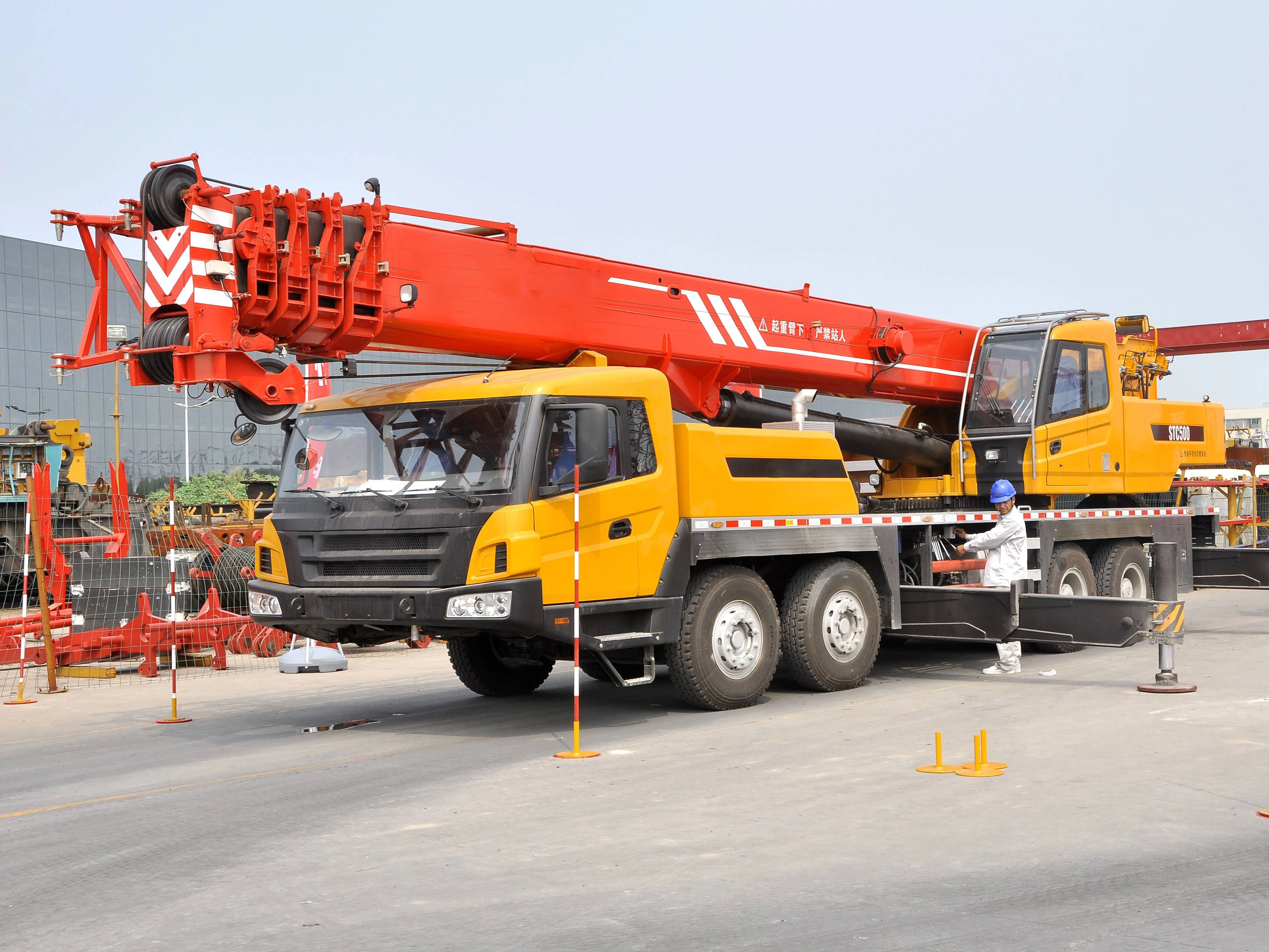 World Top Selling STC700C5 70T Truck Crane with 62.5M Max. Lifting Height for Sale
