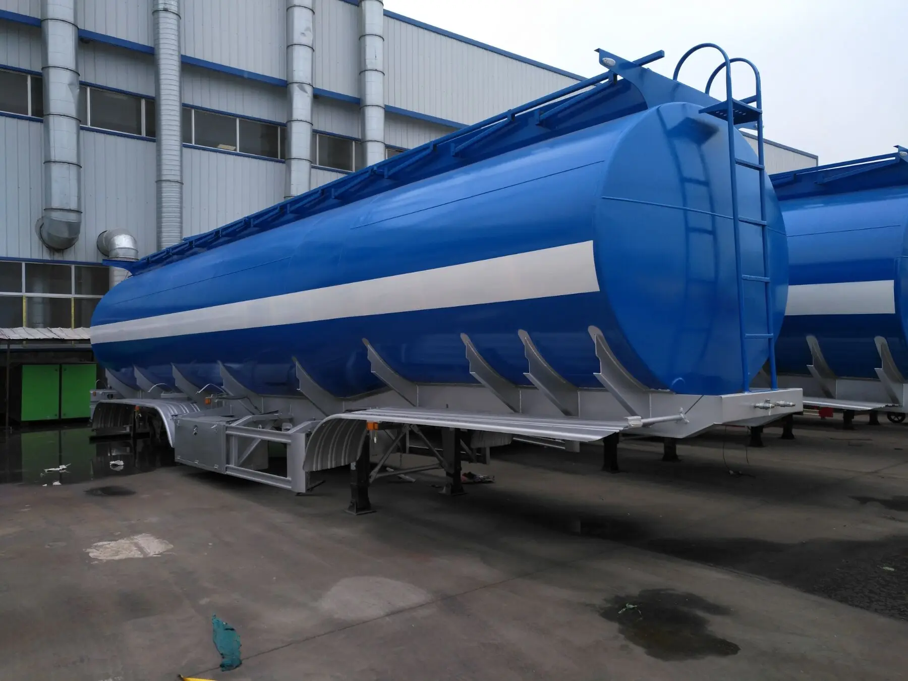Vehicle Master Heavy Duty Brand New3 Axles 42000 Liters Fuel/Oil/Diesel/Gasoline Tank Trailer for Sale