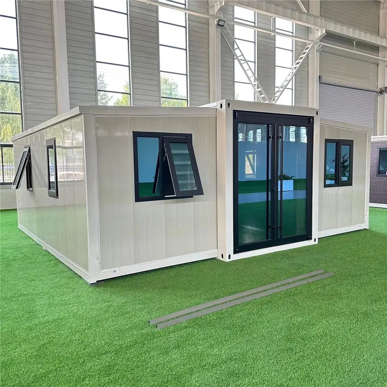 China  Wholesale Customized Plans 40ft Foldable Modular Home Expandable Shipping Container House with Woodgrain Wall Panels