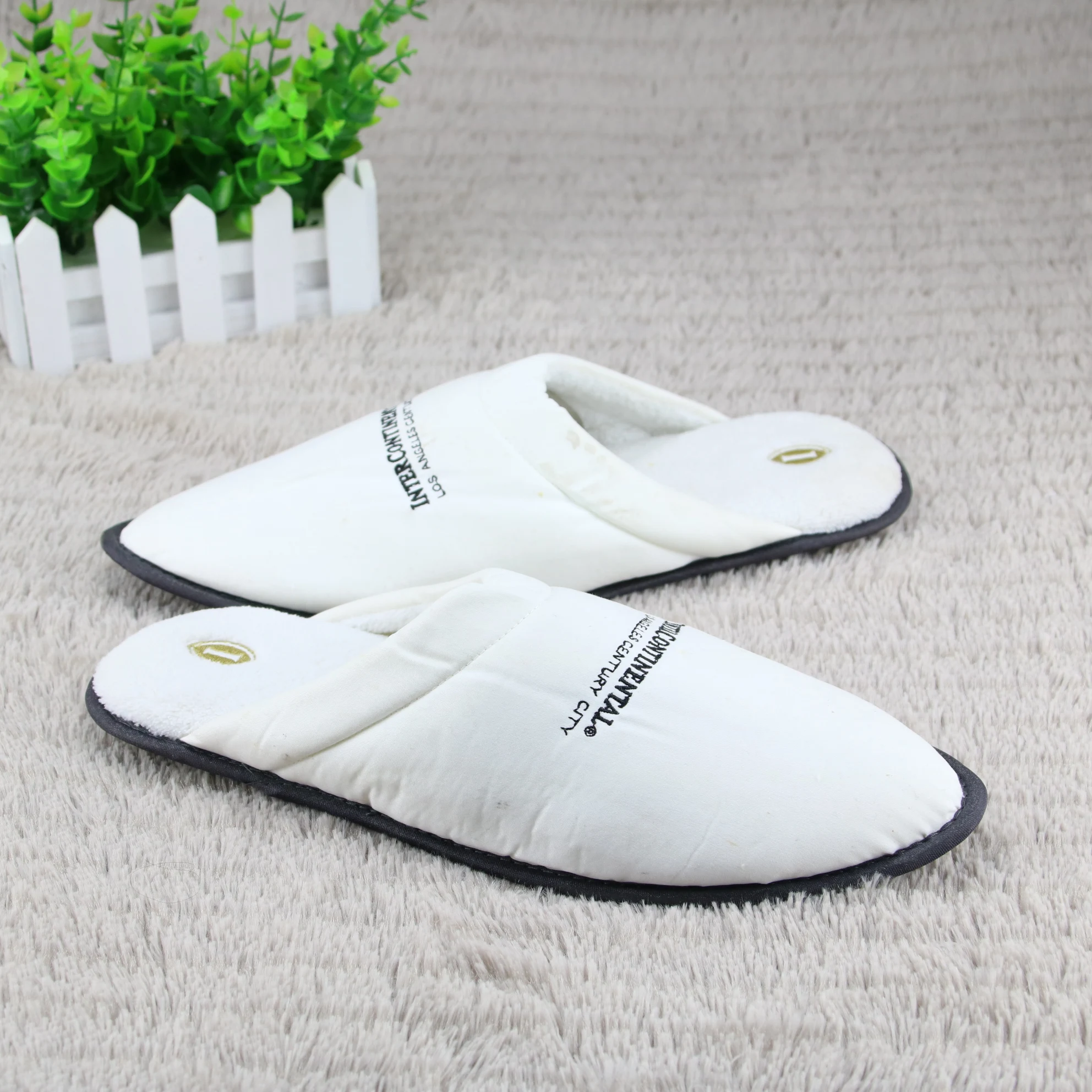 luxury  white custom style  slipper for custom hotel guest slippers