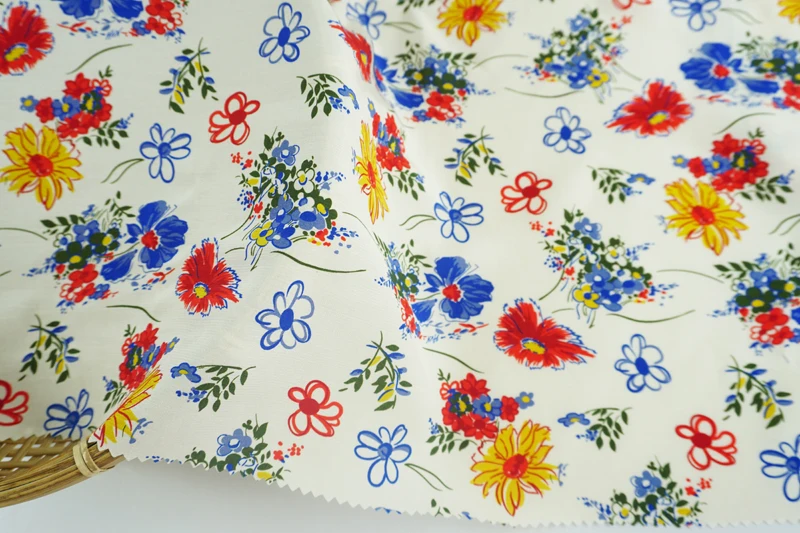 Comprehensive Price Fashionable Floral Designs 125gsm 40% Viscose 60% Rayon Blend Crepe Fabric Digital Printed For Women Dress