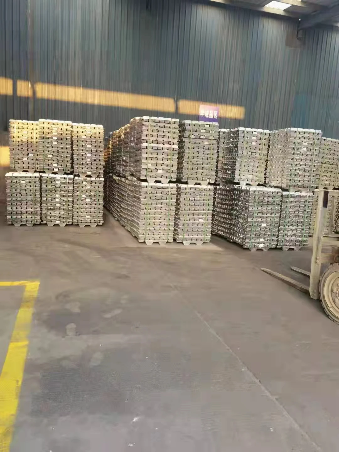 Серебристый Белый слиток Adc12 алюминиевый сплав с различными целями