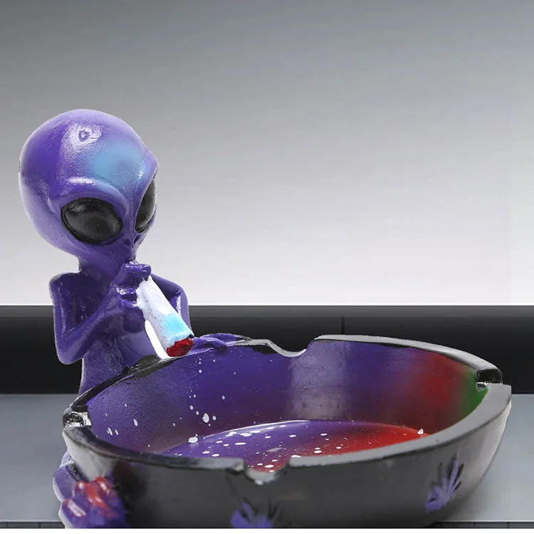 Manufacturer Custom Aliens Cigar Ashtray Smokeless Resin Ashtray Alien Herbal Tobacco Smoking Resin Ashtray