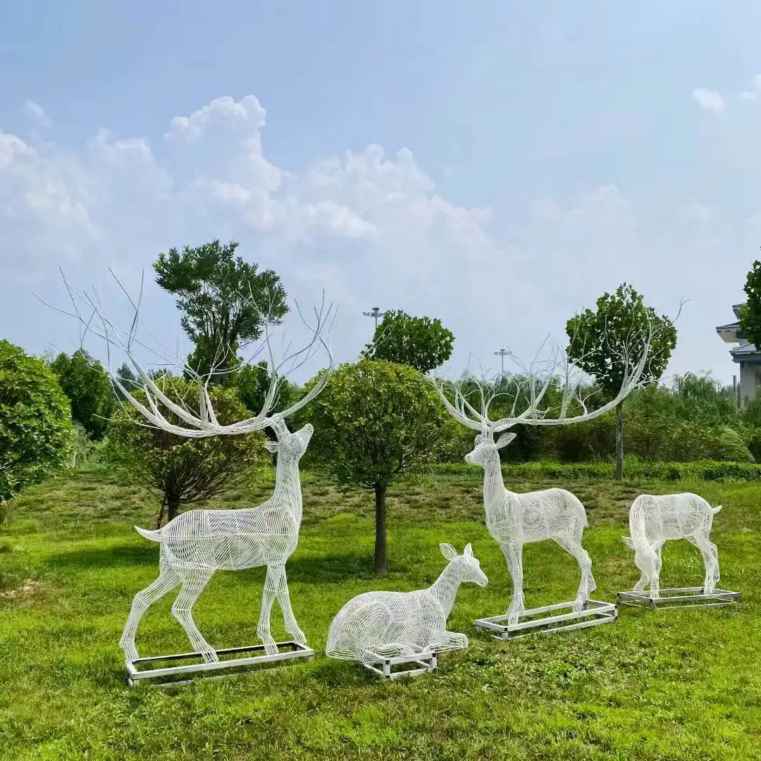 The lovely animal sculptures in the park can be placed inside and outside the giraffe cutout sculpture model