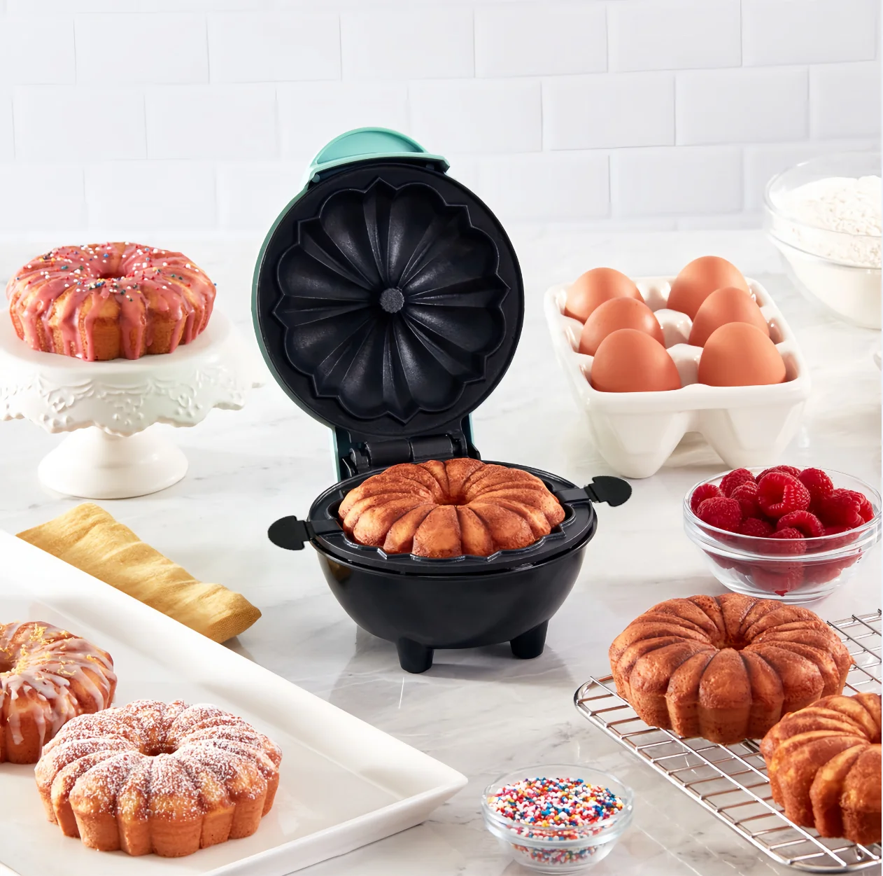 Hot Sale Non-stick Coating Surface Electric Personal Snack sandwich lolly Maker Mini Waffle Maker machine