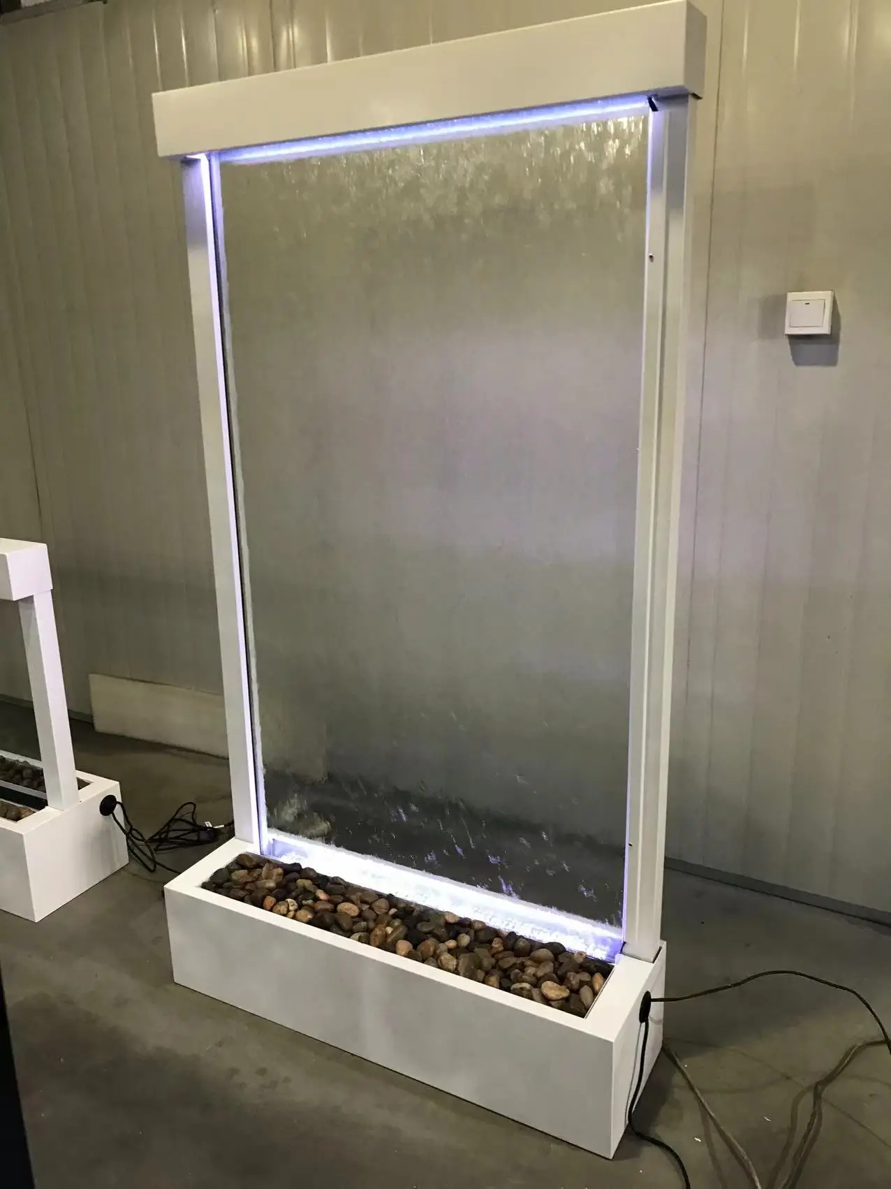 Indoor Artificial Glass Waterfall Wall Water Feature Hotel Decoration