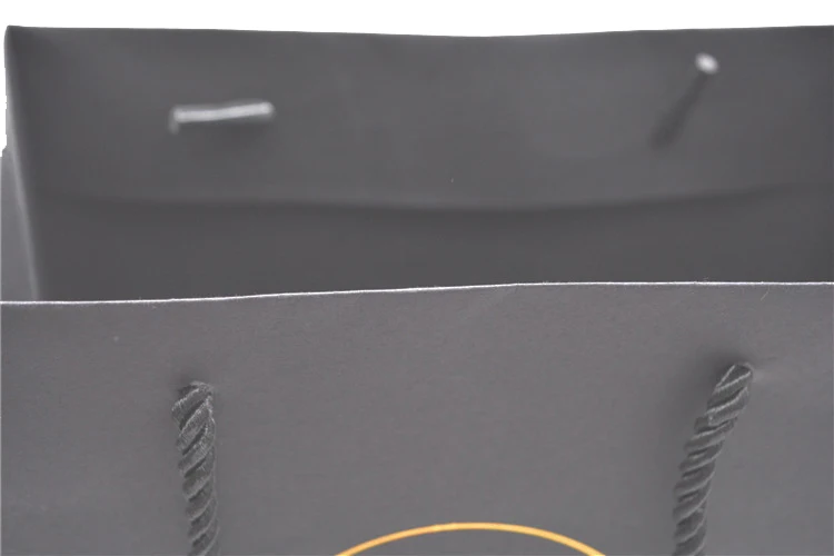 
Wholesale Custom Printed Black Design Kraft Paper Bag with your Own Logo for Wine Garment Skirt Jackets Coats Packaging 