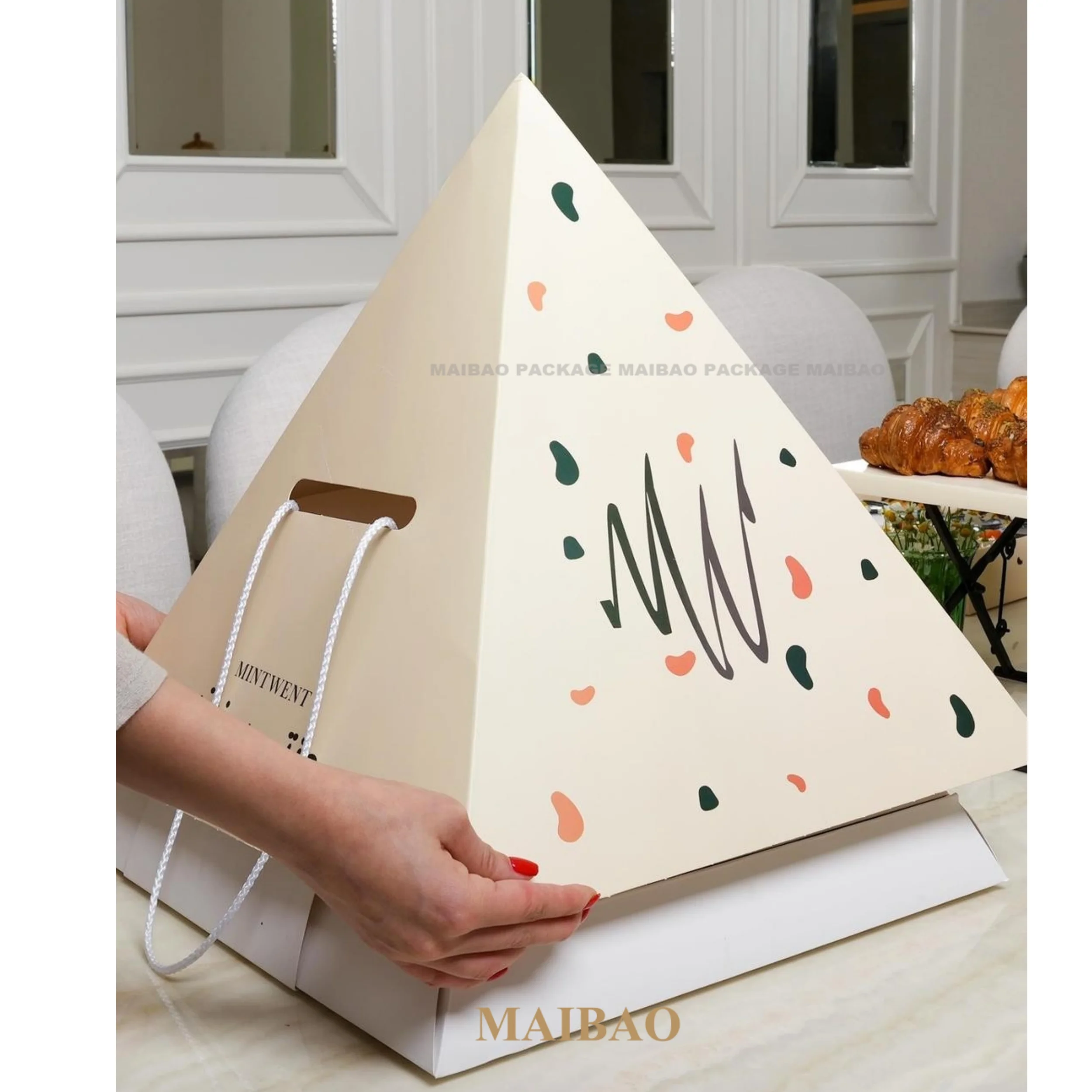 High Quality Handmade Chocolate Gift Box Pretty Tree Shape Christmas Sweet Flower Boxes Custom Candy Packaging Pyramid Food Box