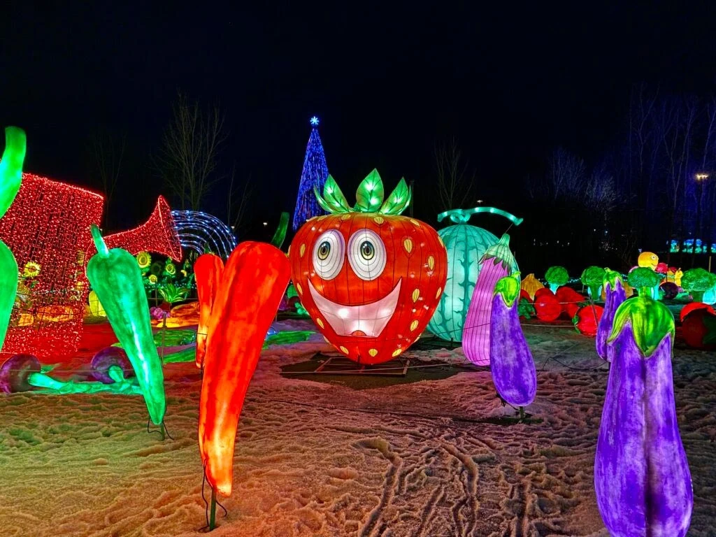 Giant Botany-Shape Silk Lantern Strawberry for Garden Lighting Ramadan Festival Party Decorations Motif Lights on Sale