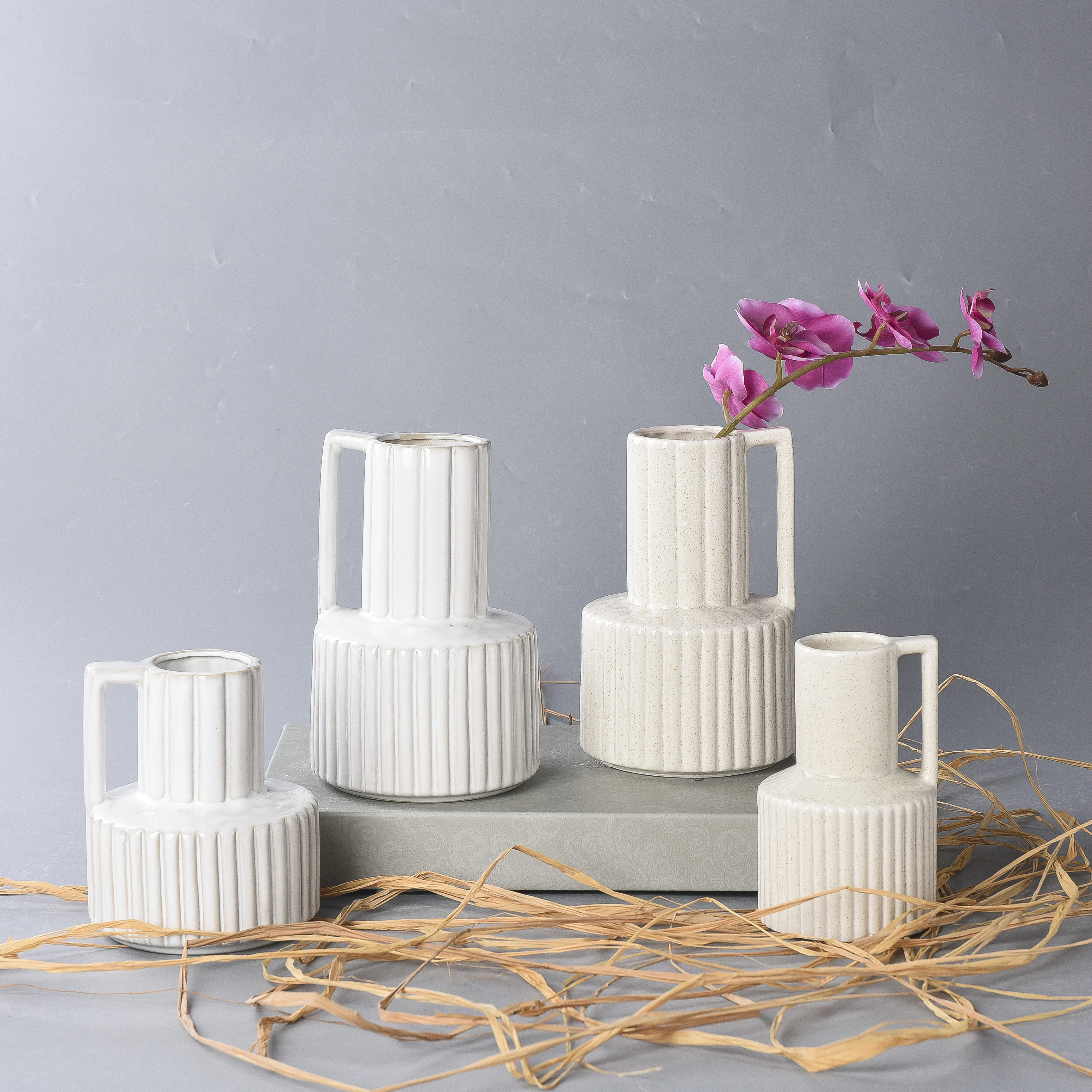 Modern Home Decor Ceramic Vase with Handle Luxury Small Glazed Vases for Dining Table Centerpiece for Weddings for Desktop