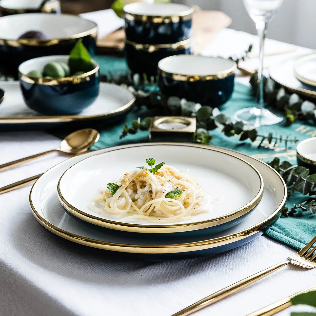 MONAZONE European Style Porcelain Rice Bowl Dishes Steak Plates Dinnerware Set