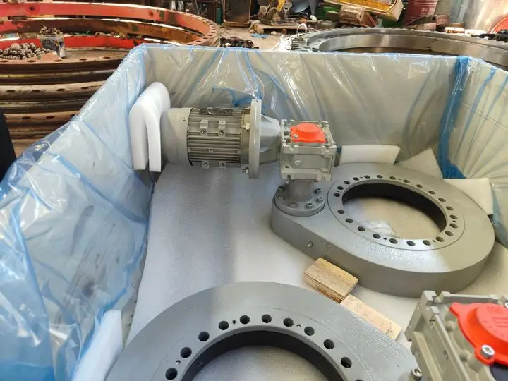 S-I-O-0311  S-II-O-0411  S-III-O-0555 SP7 slew drive used for Excavator grab application