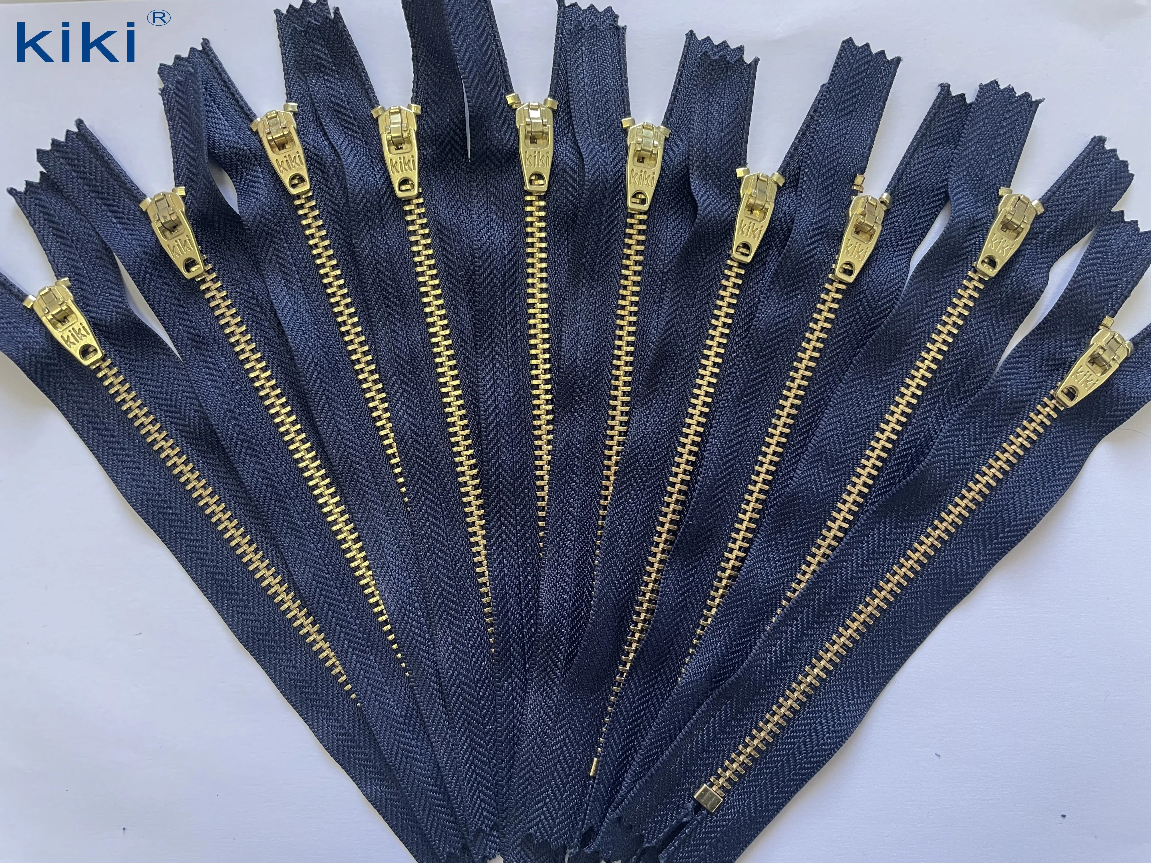 KYY High Quality Factory Price 4.5Yg  4Yg Antique Brass Silver Metal Zipper for Jeans Garment Accessories