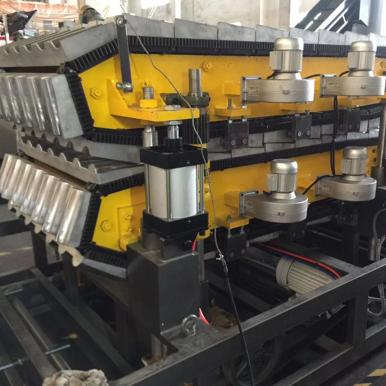 Fosita  New Designed PVC Roof UPVC Roofing Sheet Tile Extruder Making Machine