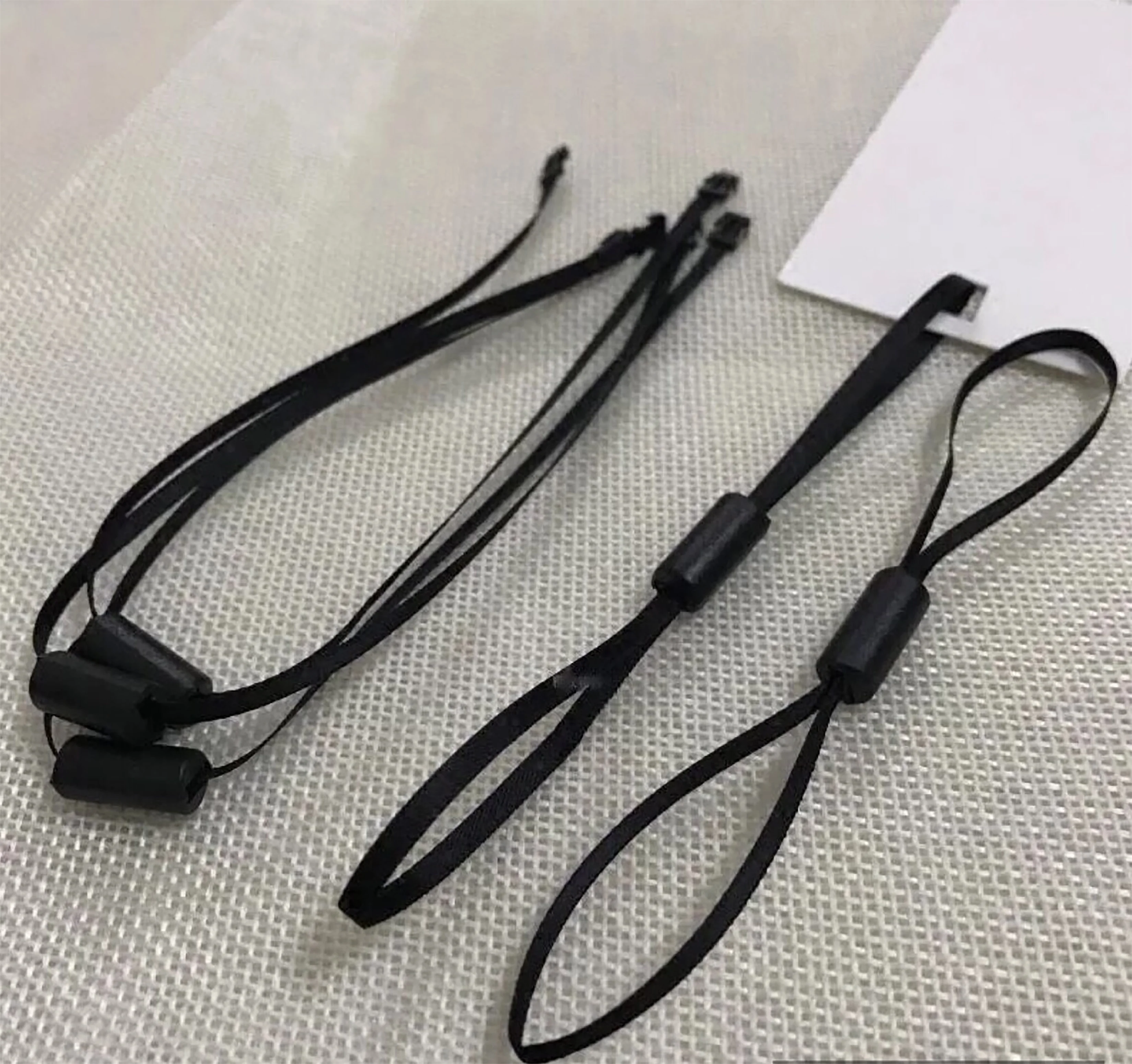Custom Clothing Accessories Private Logo Shape Black String Hang tag Paper tag String for Garment Tags
