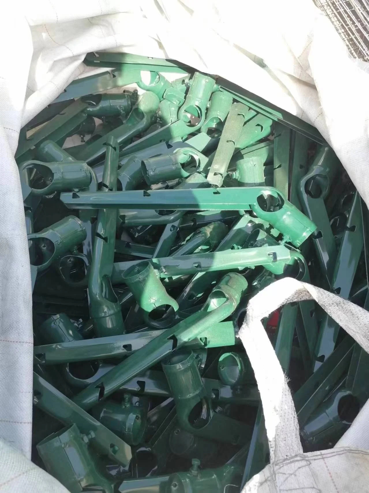 Factory produced chain link mesh fence 6ft 8ft height galvanized steel fence customized colour chain link  fence