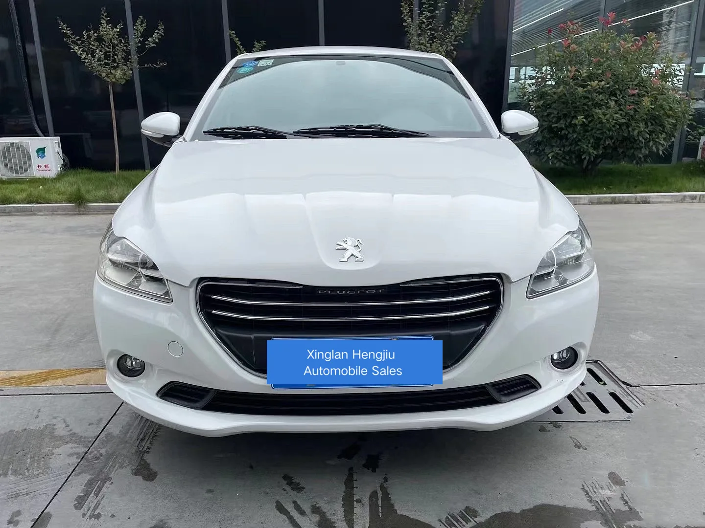 Китай (материк) подержанных автомобилей дешевые PEUGEOT 301 1.6L комфорт 5-мест второй-Дрезины