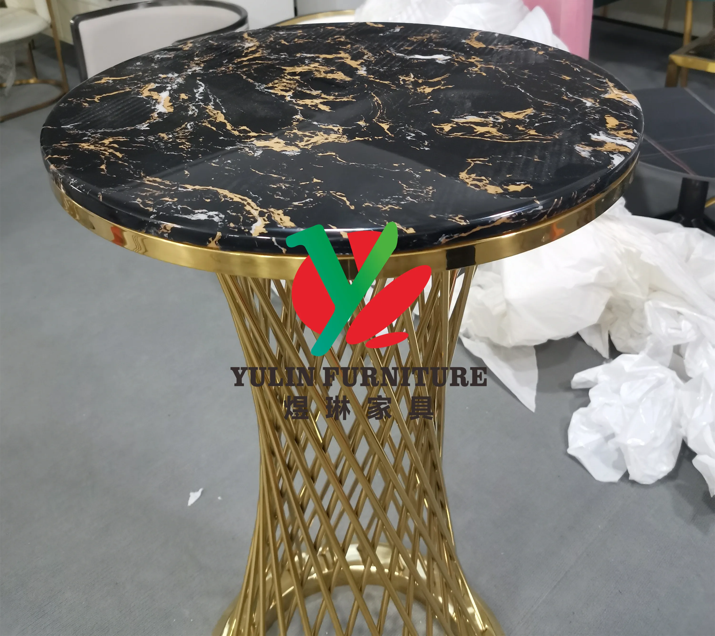 High class shining gold round marble bar night club table