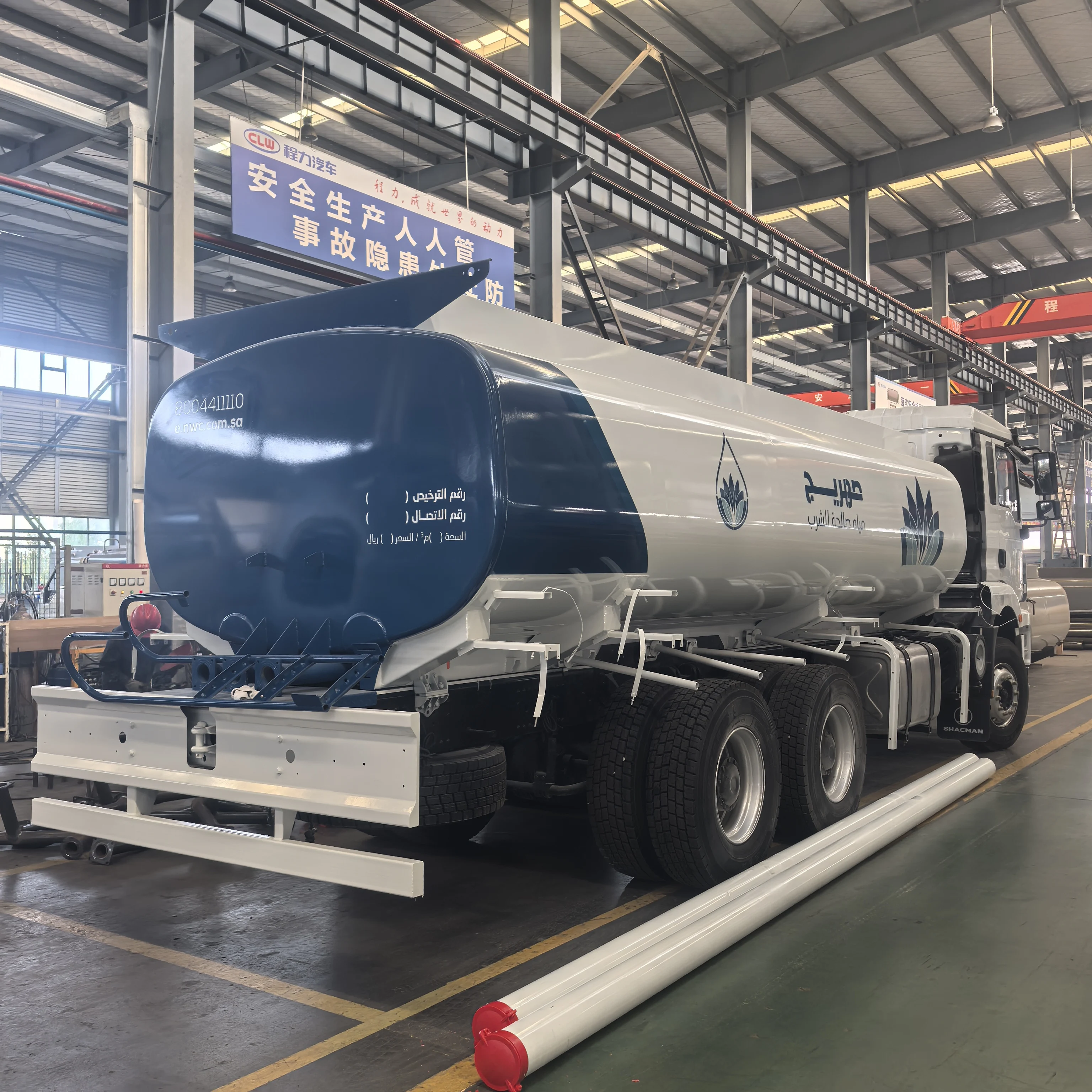 Shaanxi Automobile H3000shcman Cummins 400 horsepower eight-speed transmission 18-square sprinkler  truck