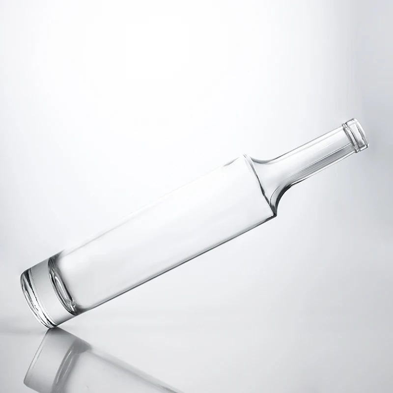 700ml 750ml Customized Super Flint Cylinder Spear Spirit Glass Bottle with Cork for Whisky Rum Gin Beverage for Distillery