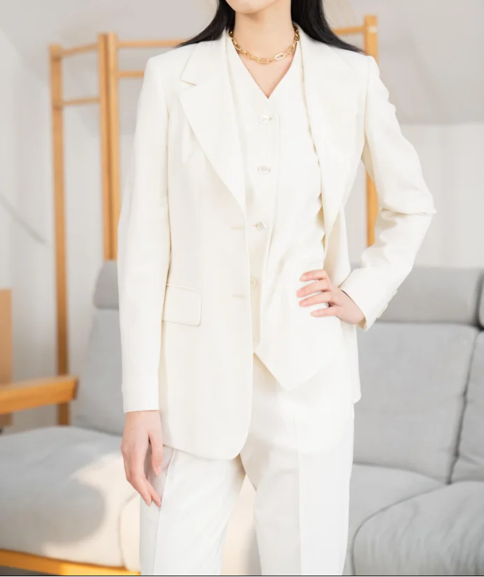 Ladies classic white notch lapel 2 single buttons suit with vest