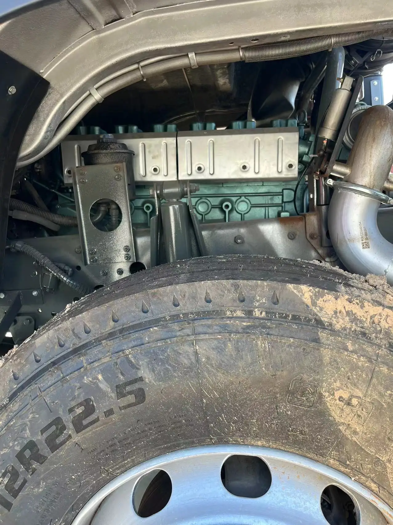 left right hand drive sinotruck howo diesel tractor head truck 6x4 used 371 hp  400hp for sale in kenya