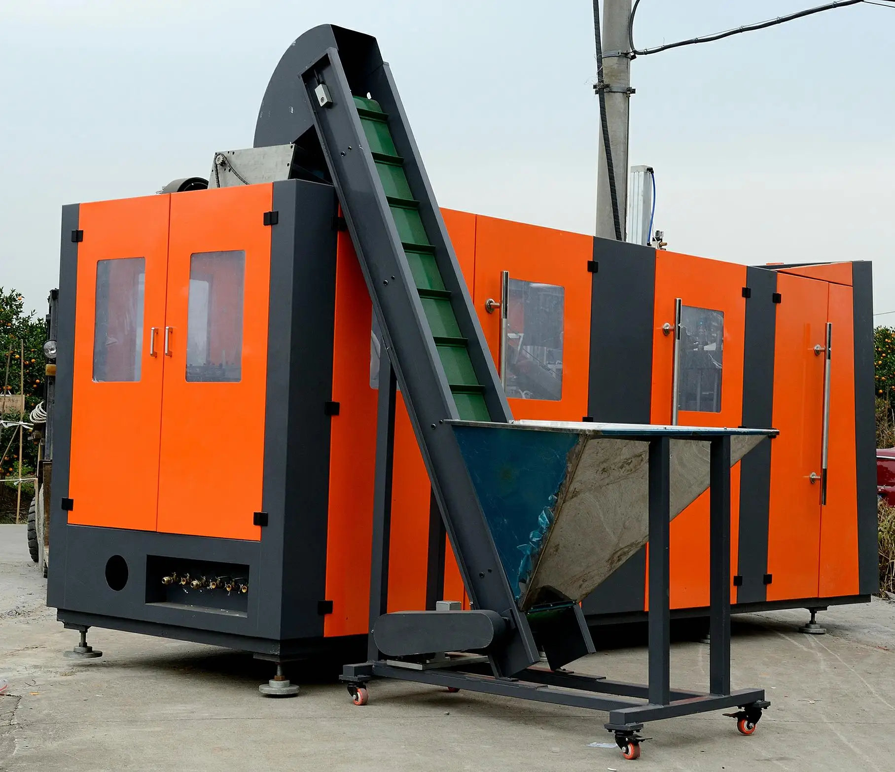 Professional PET Stretch Blow Molding Machine YD-12000 8cavity  higher automation  intelligent control