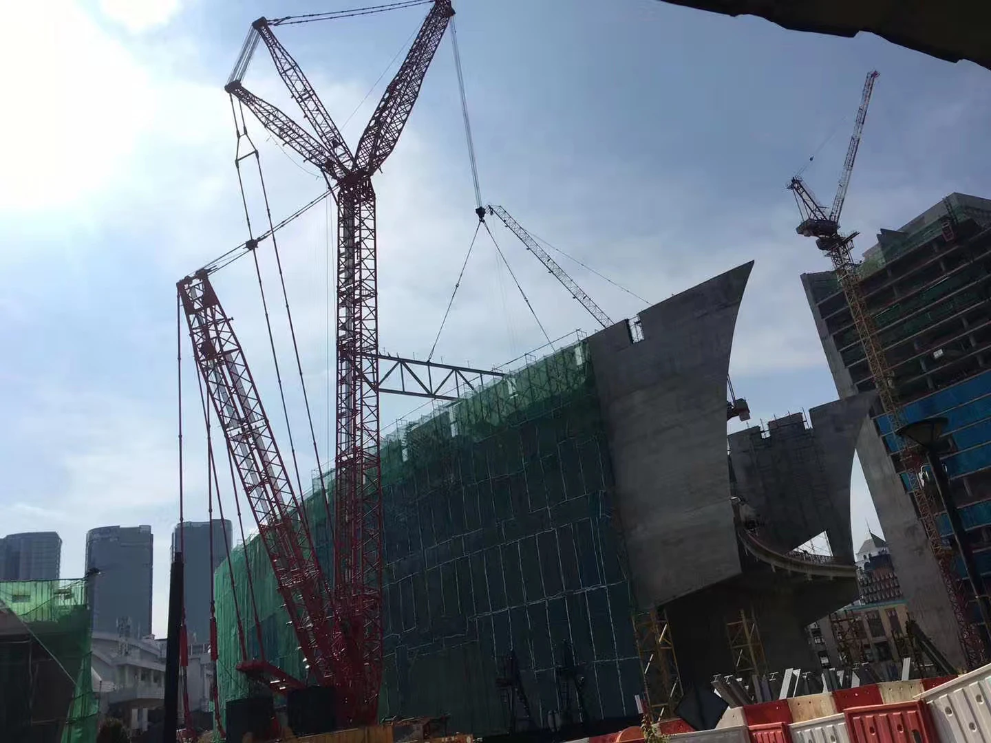 Hot Sale High Quality Good Performance China Famous Brand SCC6500A Crawler Crane Lifting Height 650Ton Mobile Crawler Crane