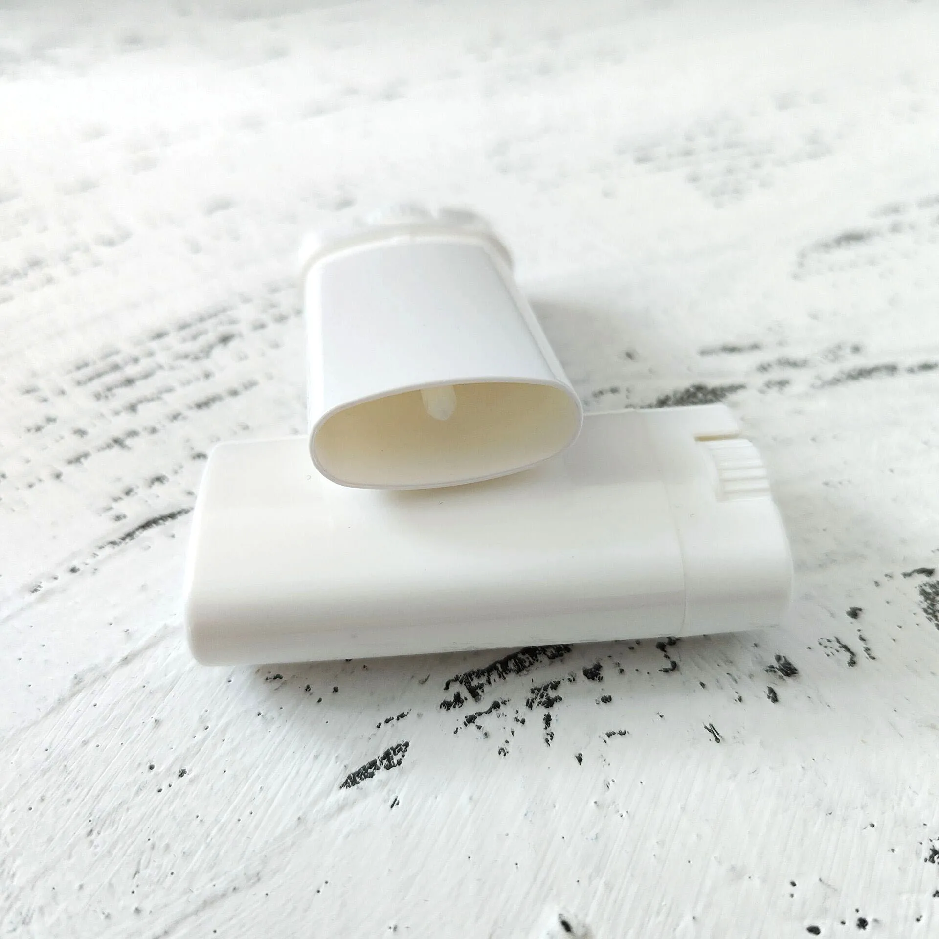 15g plastic empty deodorant stick container round twist up tubes packaging for deodorant stick