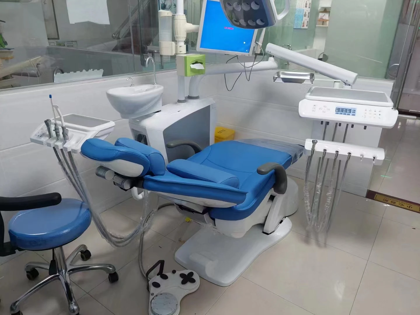 Стоматологическое кресло поставщики компрессор светодиодная лампа стоматологическое с гидравлическим мотором электрическое