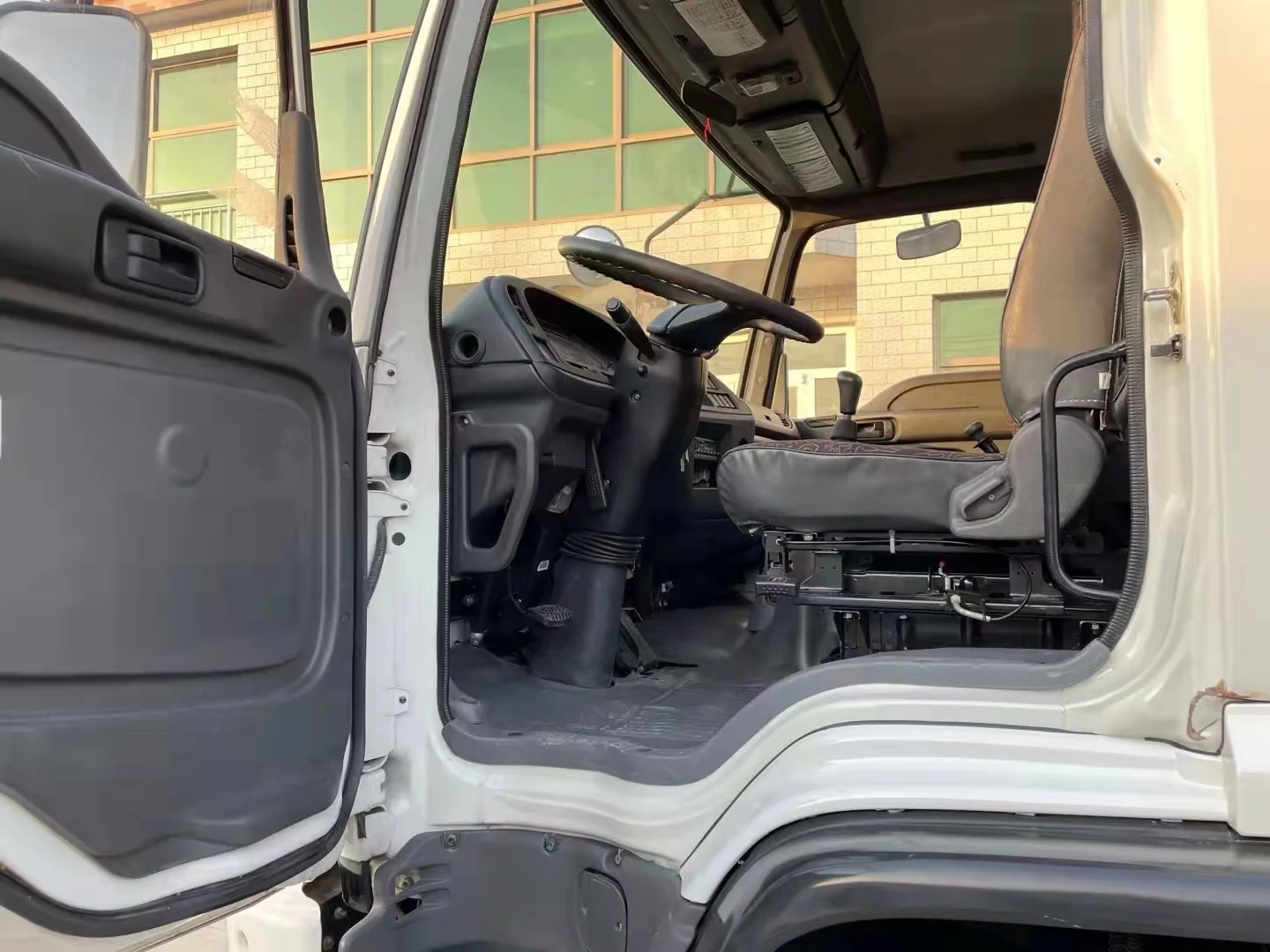 Бортовой Грузовик ISUZU FVZ 15T + новый кузов