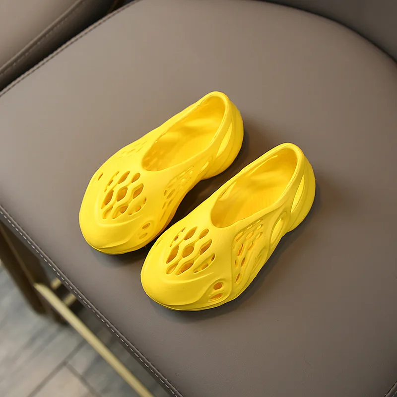 Foam Runner shoes are made of 100% environmentally friendly algae with integrated shoe design hole shoes sneakers