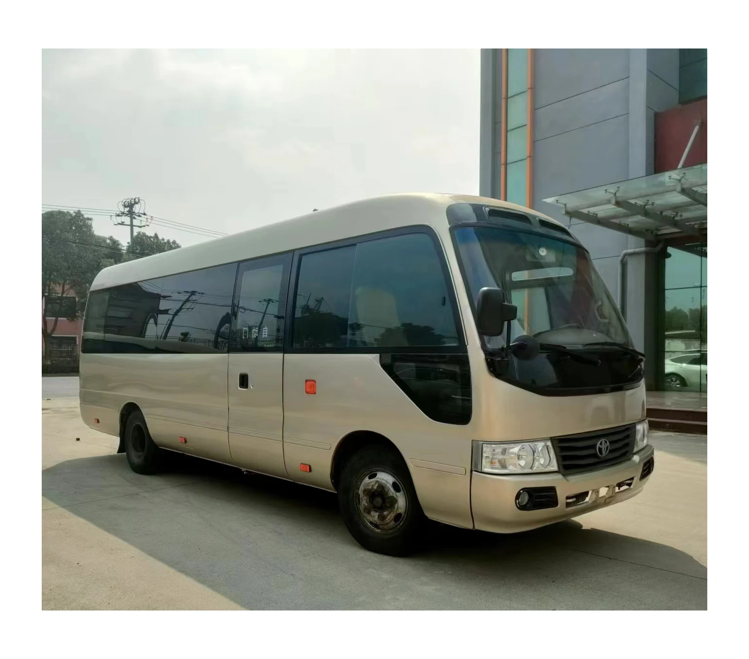 good price used toyot a city school bus 25 28 30 seats diesel bus available in China