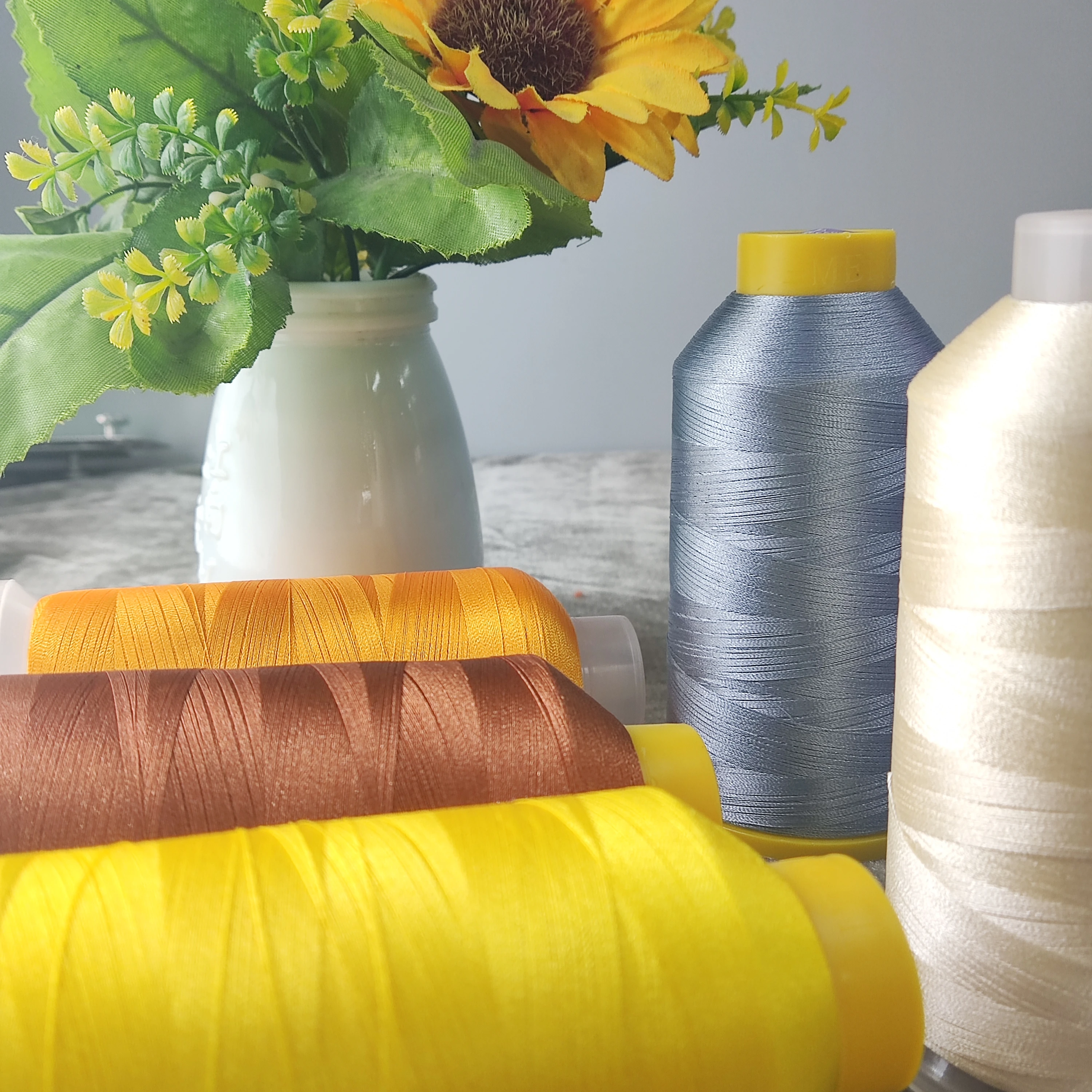 Polyester 100% hilo de bordado para bordar con maquina 120d/2 40wt embroidery thread 5000m for for Commercial Domestic Machines