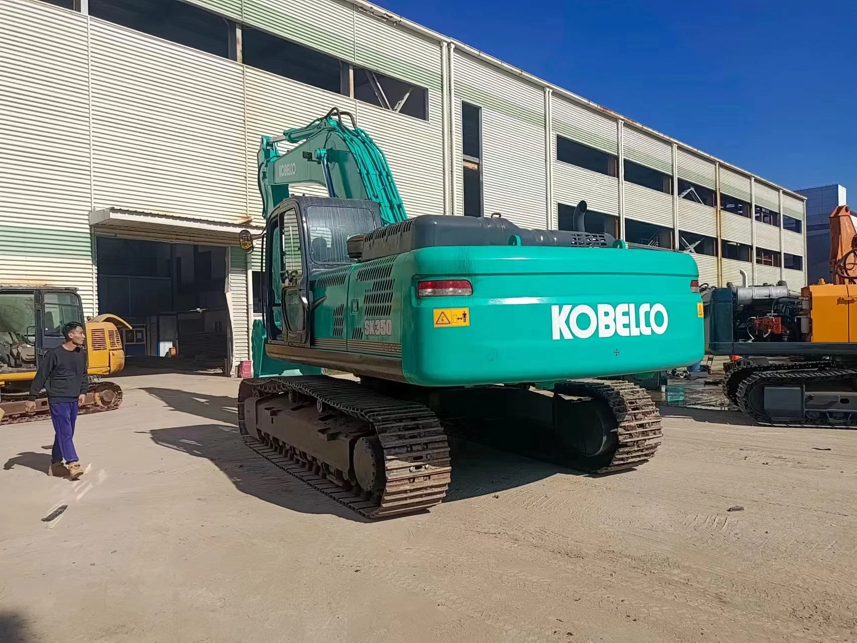 low working hours used kobelco excavator SK200 SK210 SK135 SK220 SK350 SK260 SK300 for sale