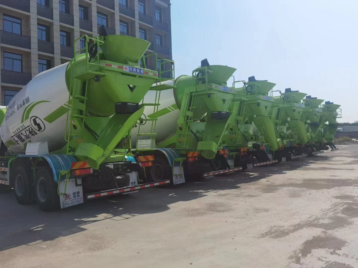 300Units stock EURO 5 12bm 14cbm Shacman 8x4 concrete mixer trucks for sale.png