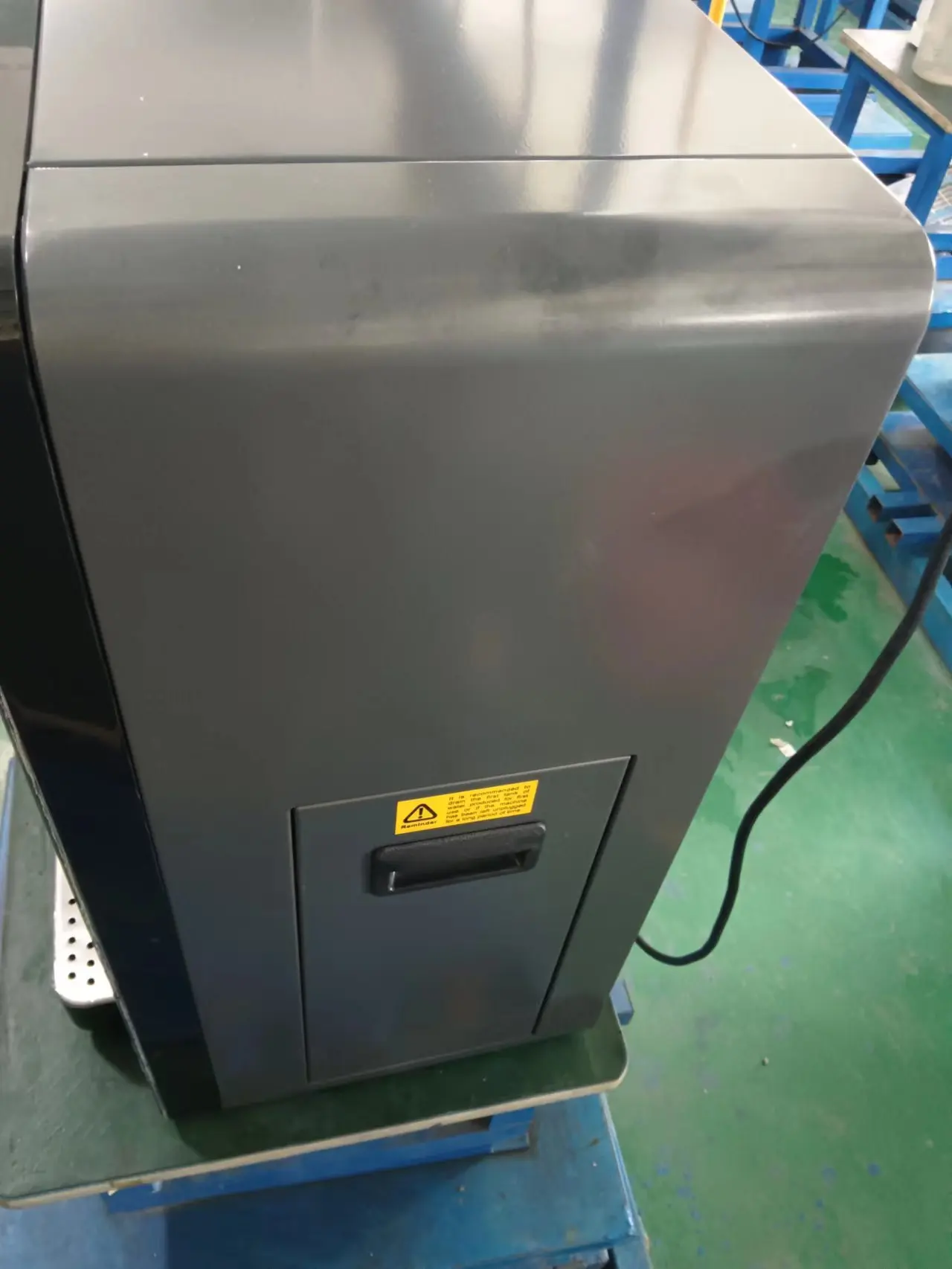 Small desktop air to water generator solar power compatible 10 Liters per day 25%~90%humidity