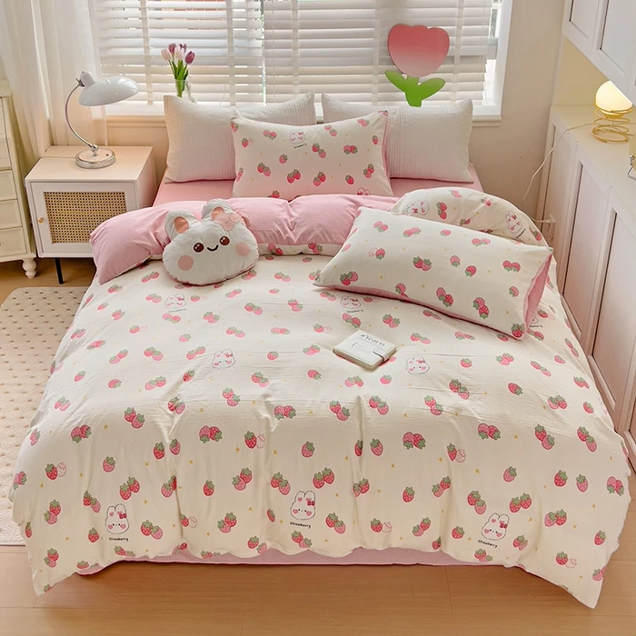 Bulk Sale Cartoon Strawberry Pattern Polyester Double Layer Fabric 4 Pcs Sets Quilt Cover Pillowcases Bedsheet