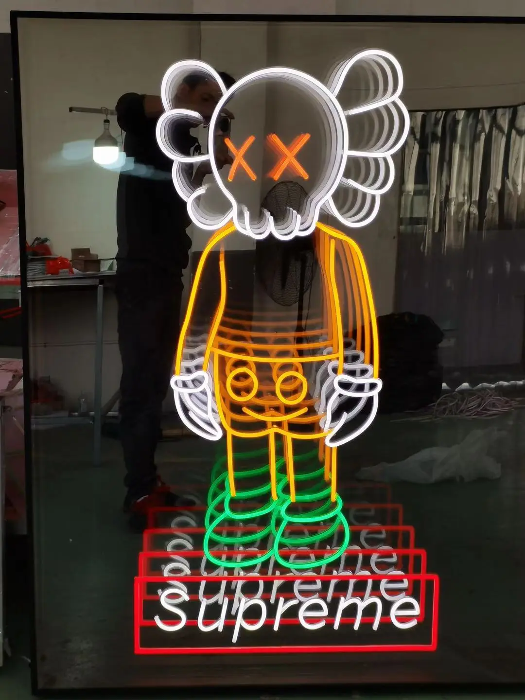 Китайская Фабрика изготовленная на заказ серия KAWS Бесконечность акриловая нержавеющая сталь неоновые огни