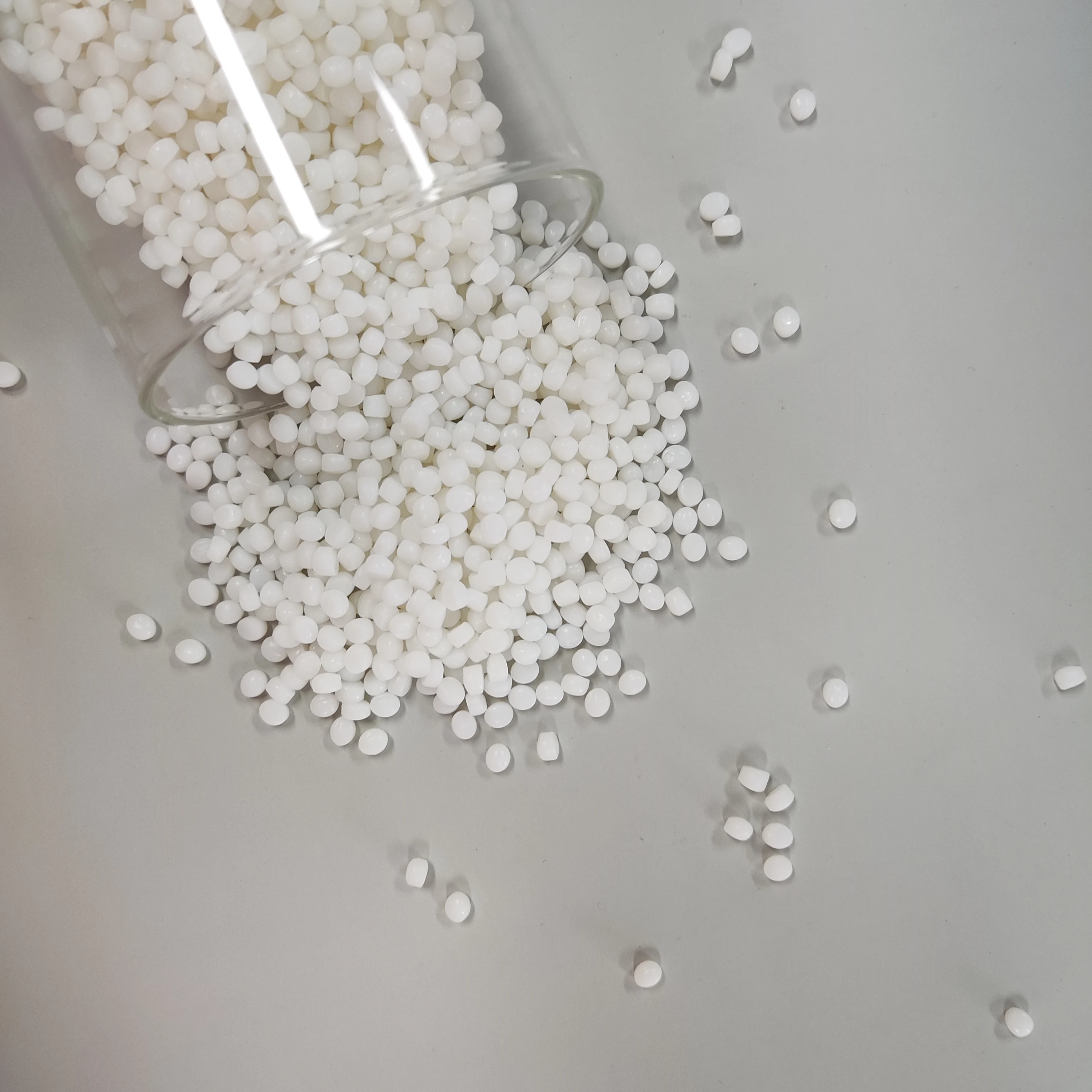Thermoplastic biodegradable plastics Polybutylene adipate-co-terephthalate (PBAT) granules