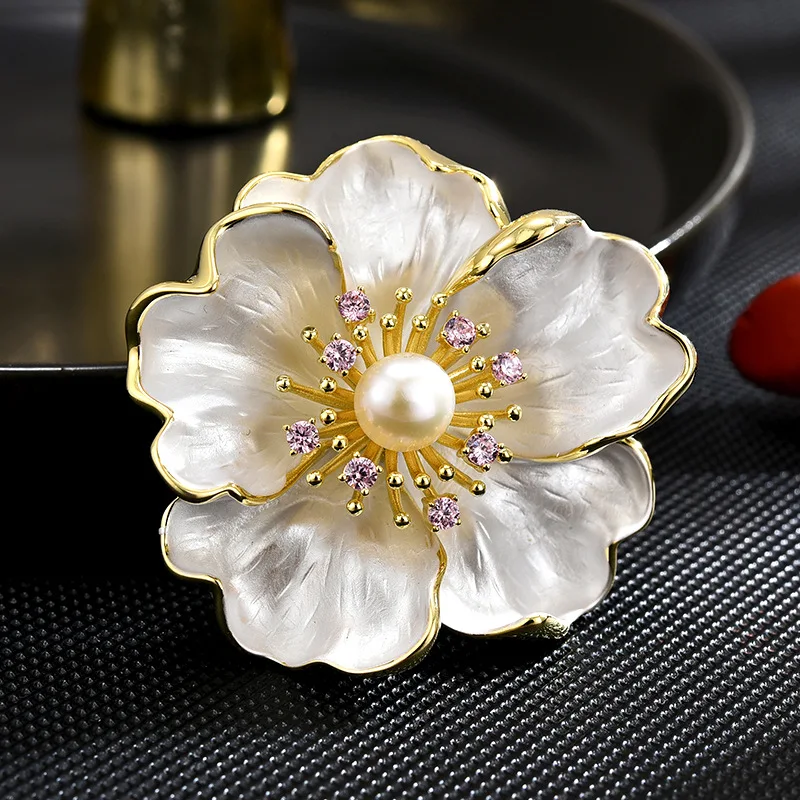 Luxury Diamond Jewelry Brooches Accessories Zircon Pearl Flower Gold Royal Brooch For Women