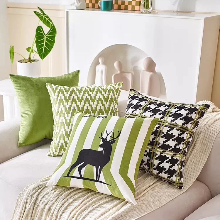 Buti Wholesale Customized 45 *45 cm Decorative Geometric green color Pattern Polyester Sofa Pillow Velvet Cushion Cover