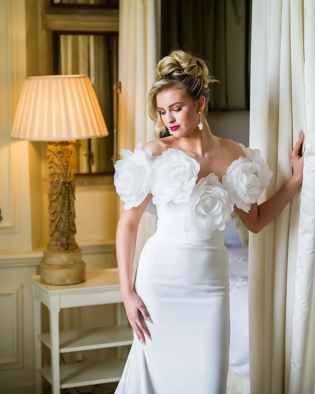 Mily Bridal MW068 Элегантное свадебное платье с открытыми плечами и 3D цветами атласное короткими рукавами платья для выпускного вечера русалкой торжественного свадебного торжества