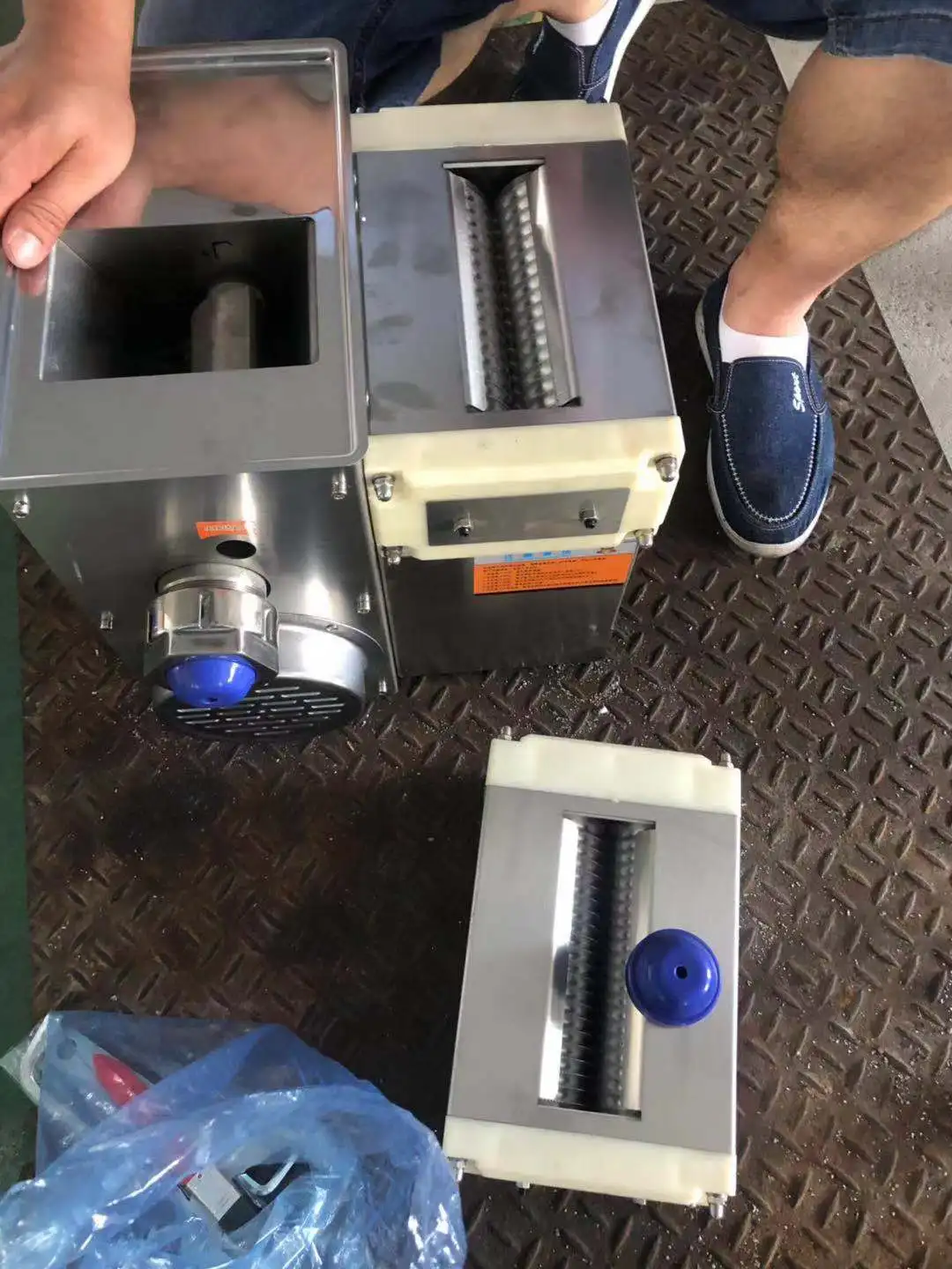 Roller boxes for HBZ-8823 or CLZ-18S tapioca peal making machine Mould for pearl sizes can mostomized